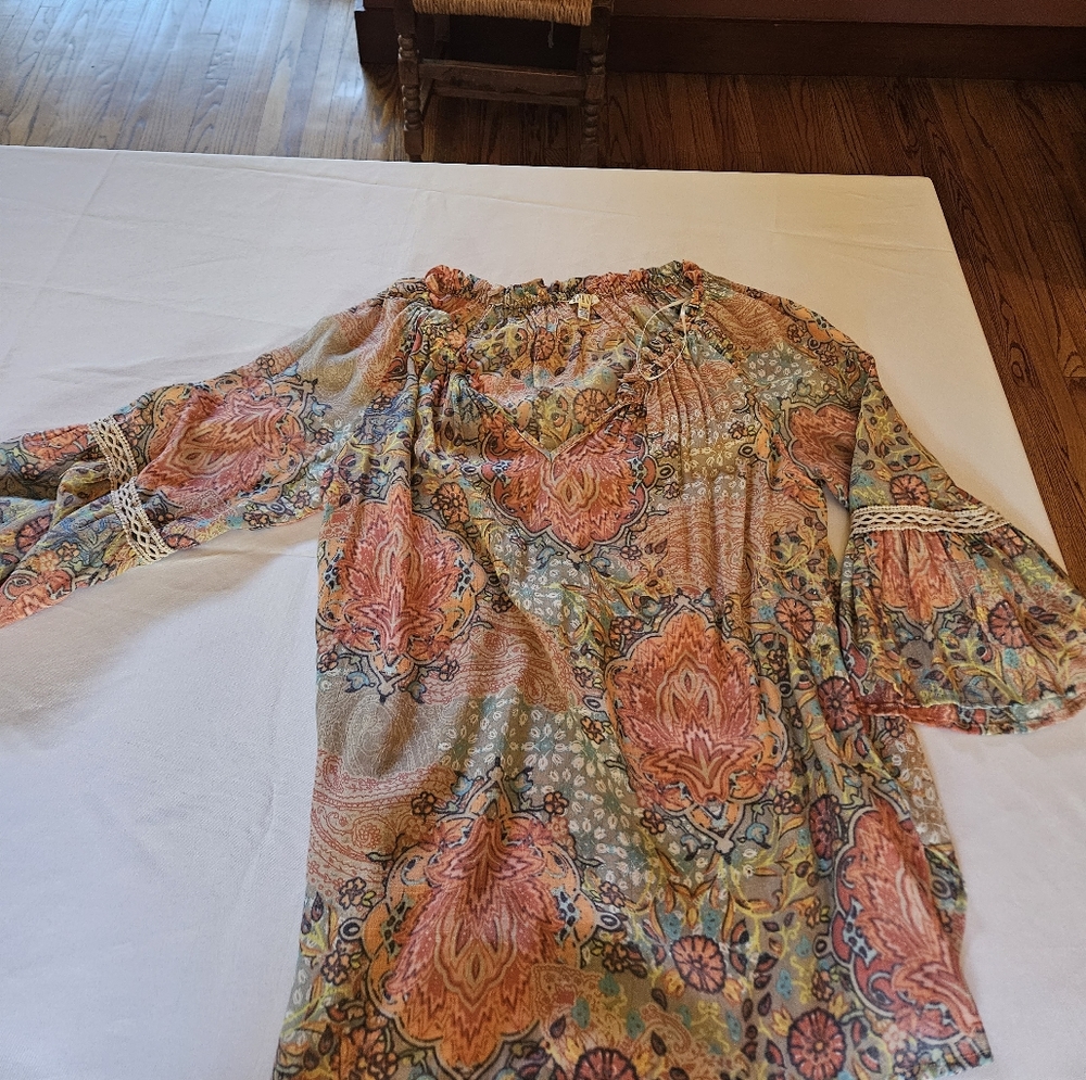 Spense blouse sz M Peach, cream, aqua